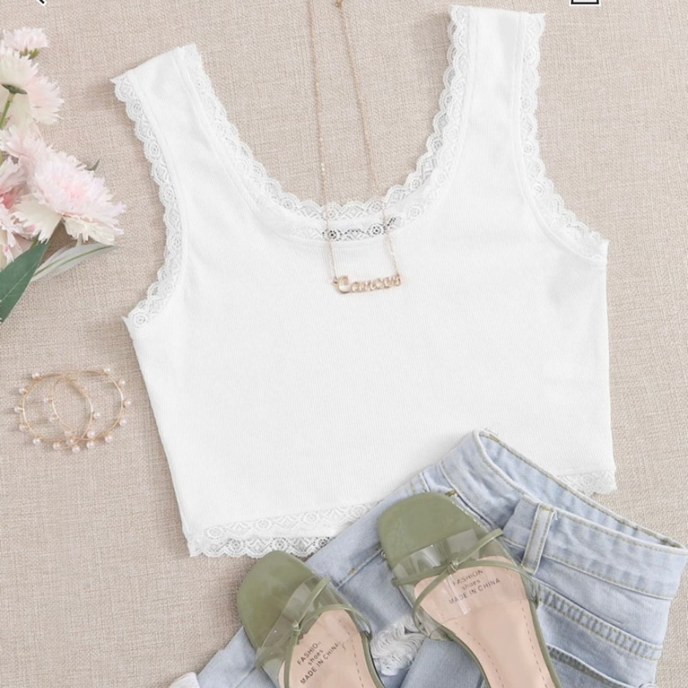 SHEIN Ribbed Scalloped Lace Cropped Tank Top